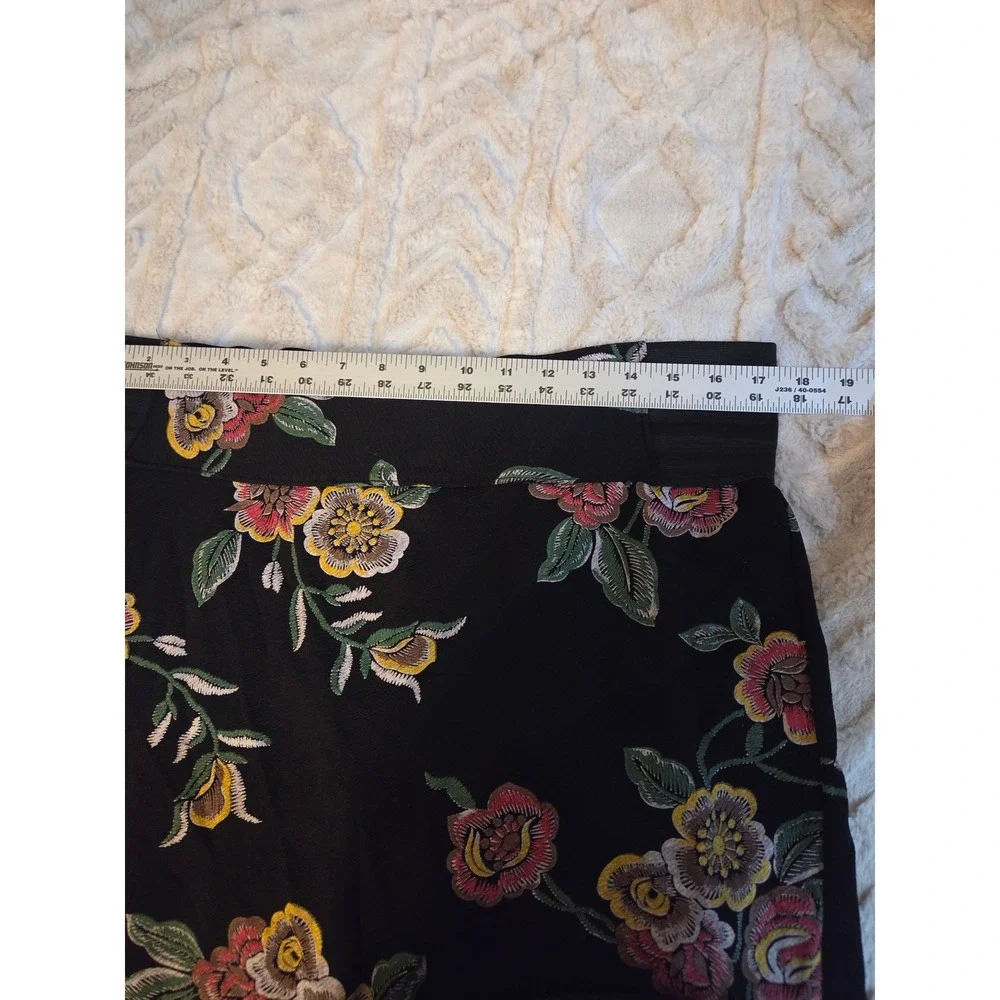 Jesse & James Black Floral Embroidered Pencil Skirt Plus Size 1X Elastic Waist